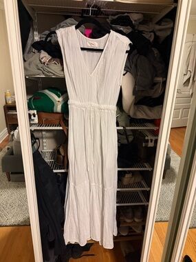 XiRENA White V-Neck Sleeveless Maxi Dress with Drawstring